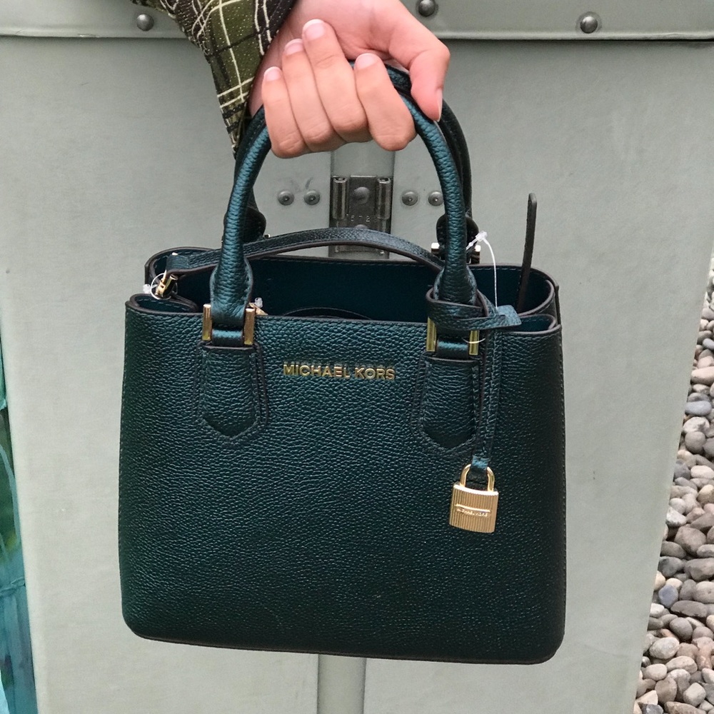 🦋🌱NWT MICHAEL KORS MESSENGER HANDBAG🌱🦋